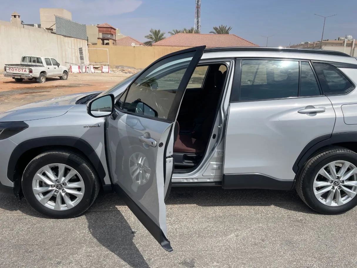 Car image 10