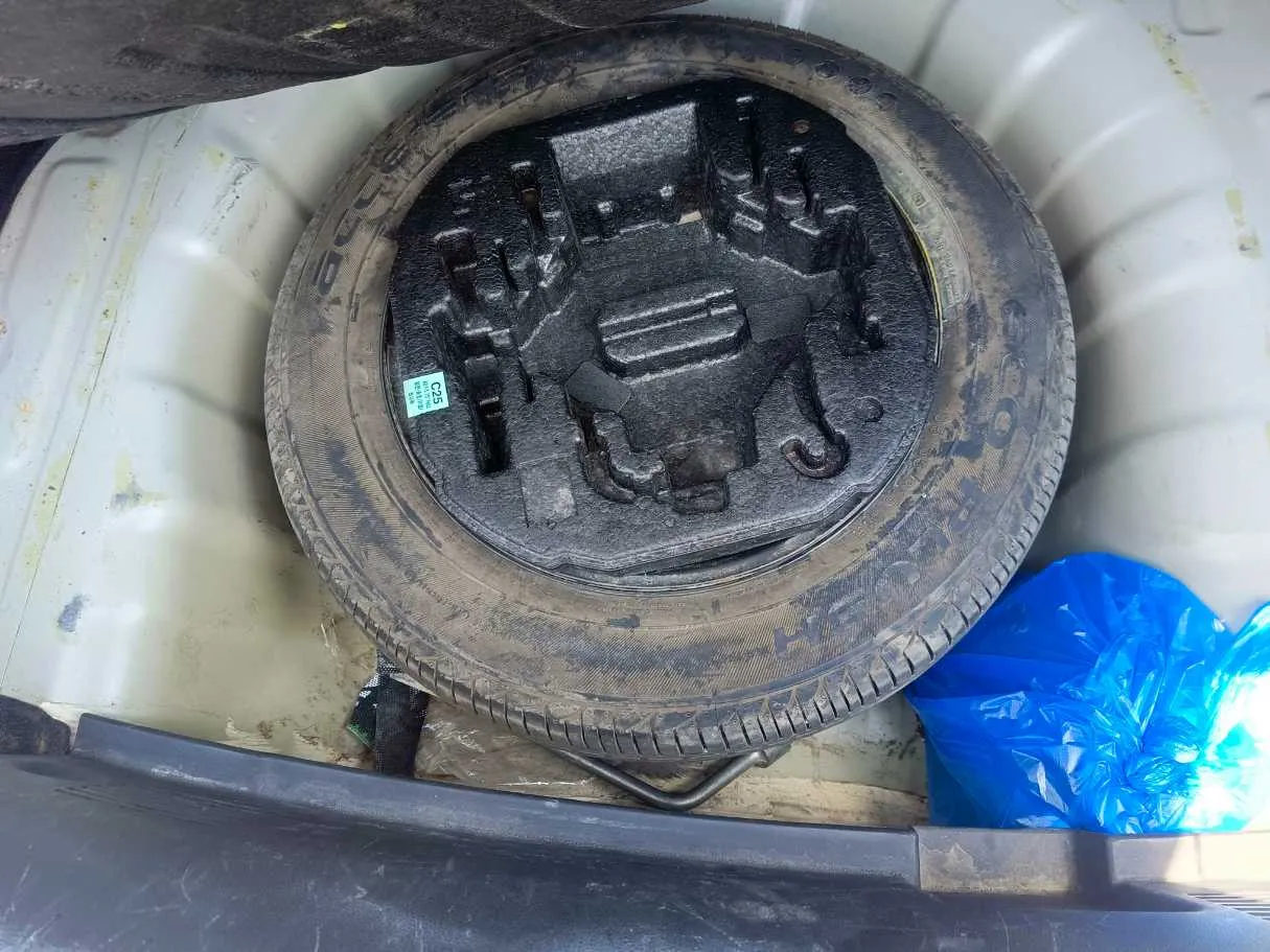 Car image 26