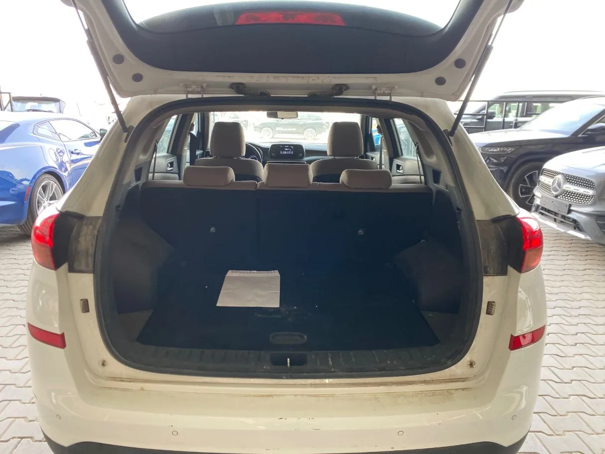 Car image 18