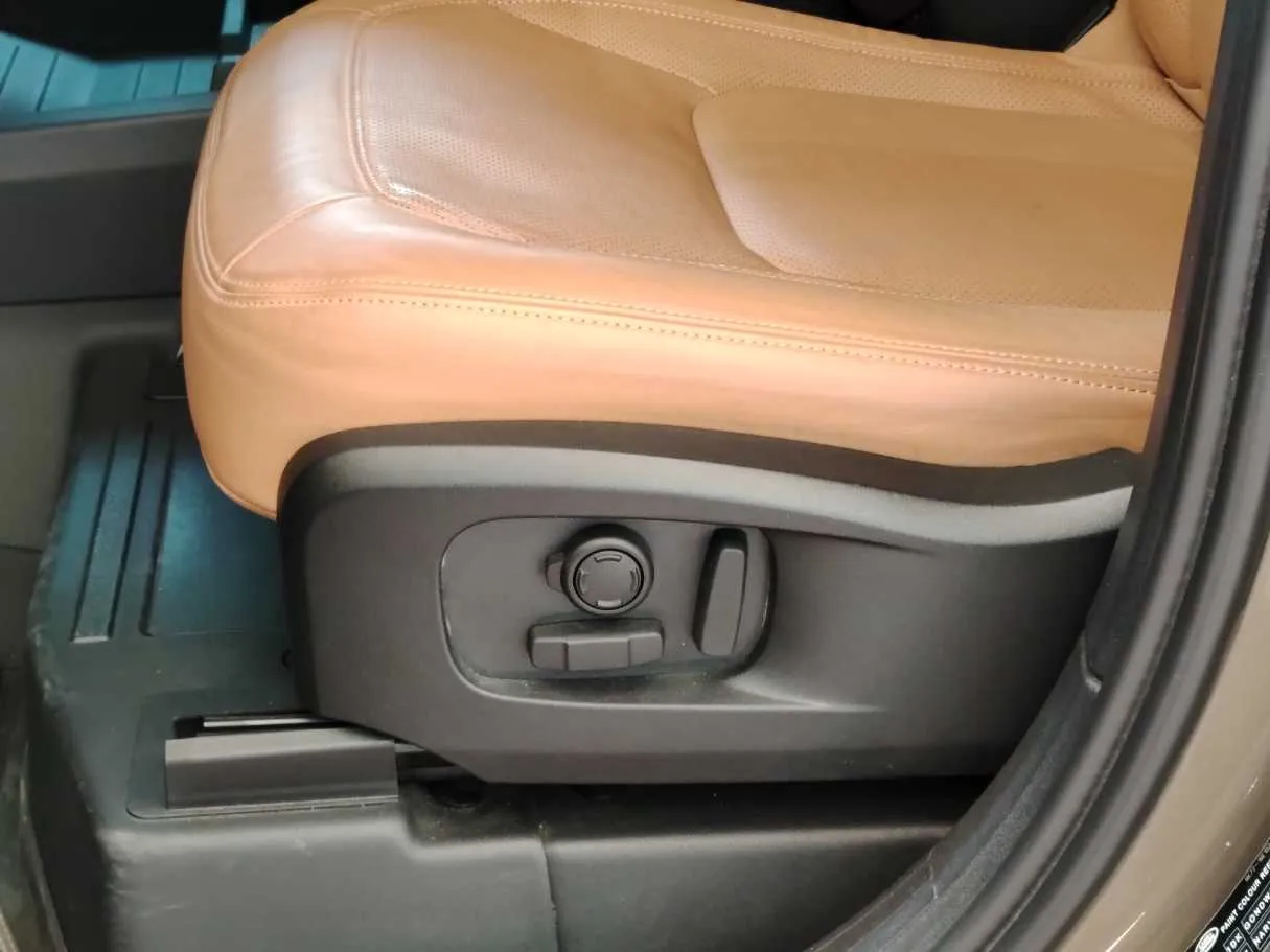 Car image 29