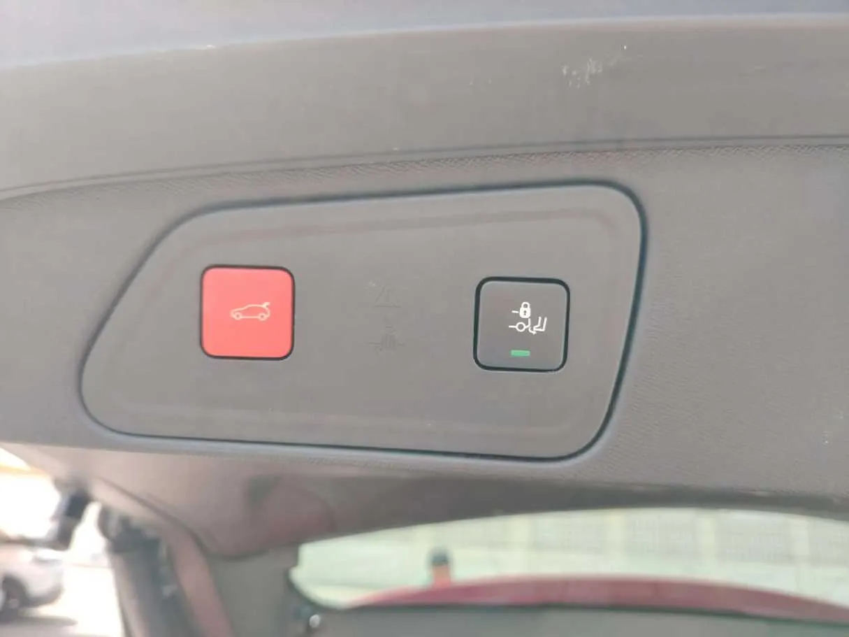 Car image 34