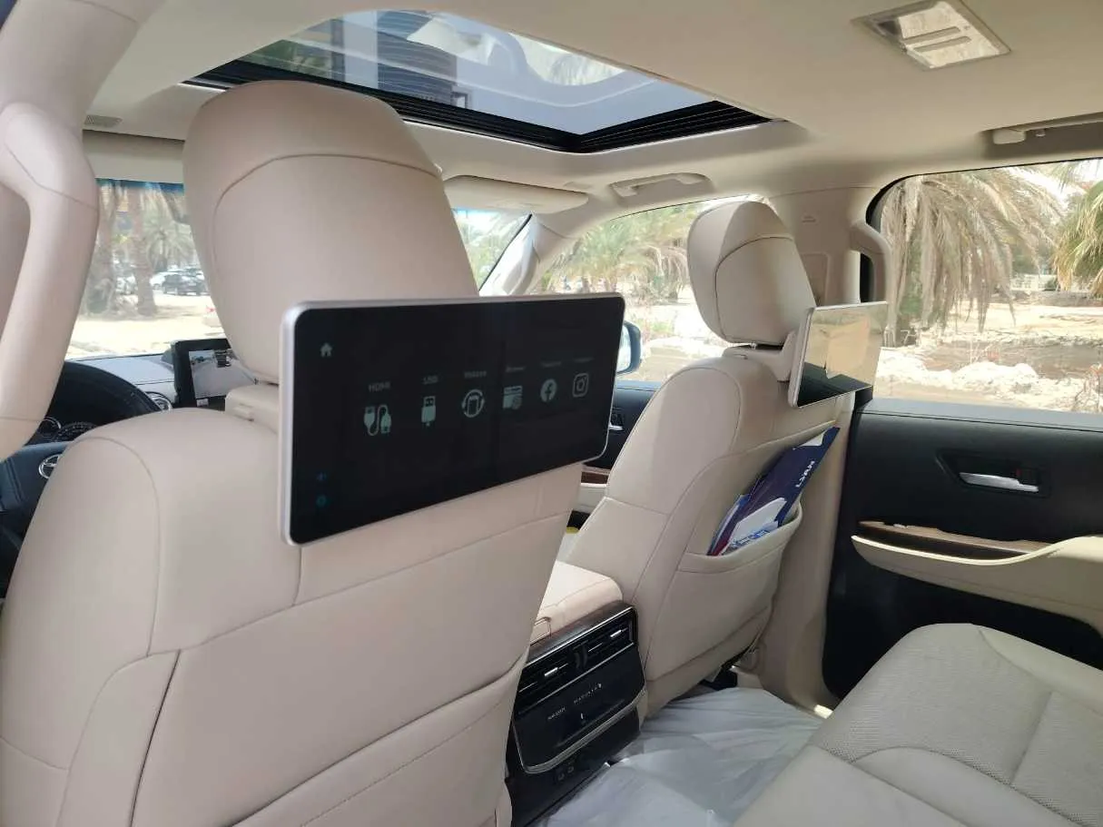 Car image 20