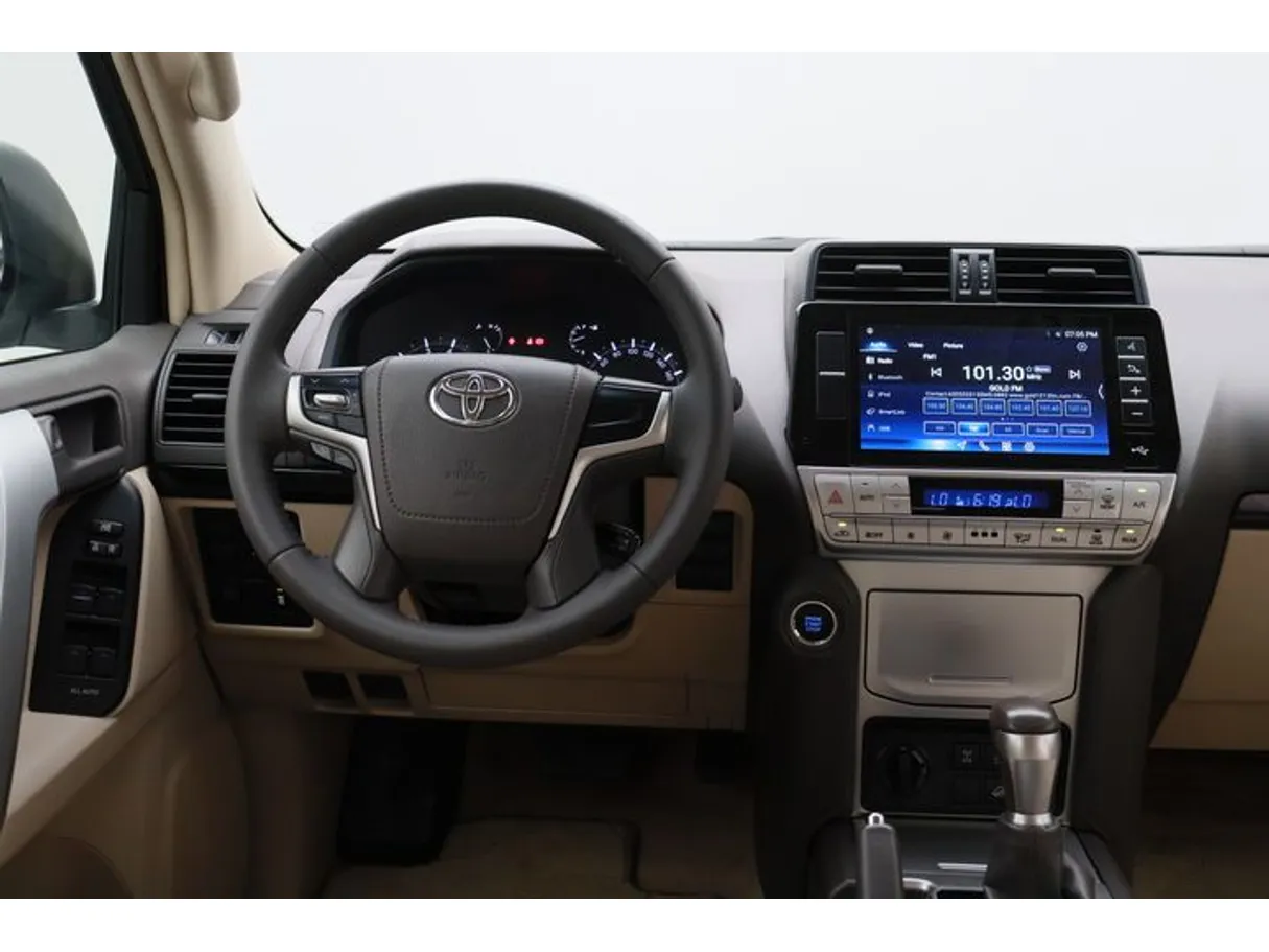 Car image 15
