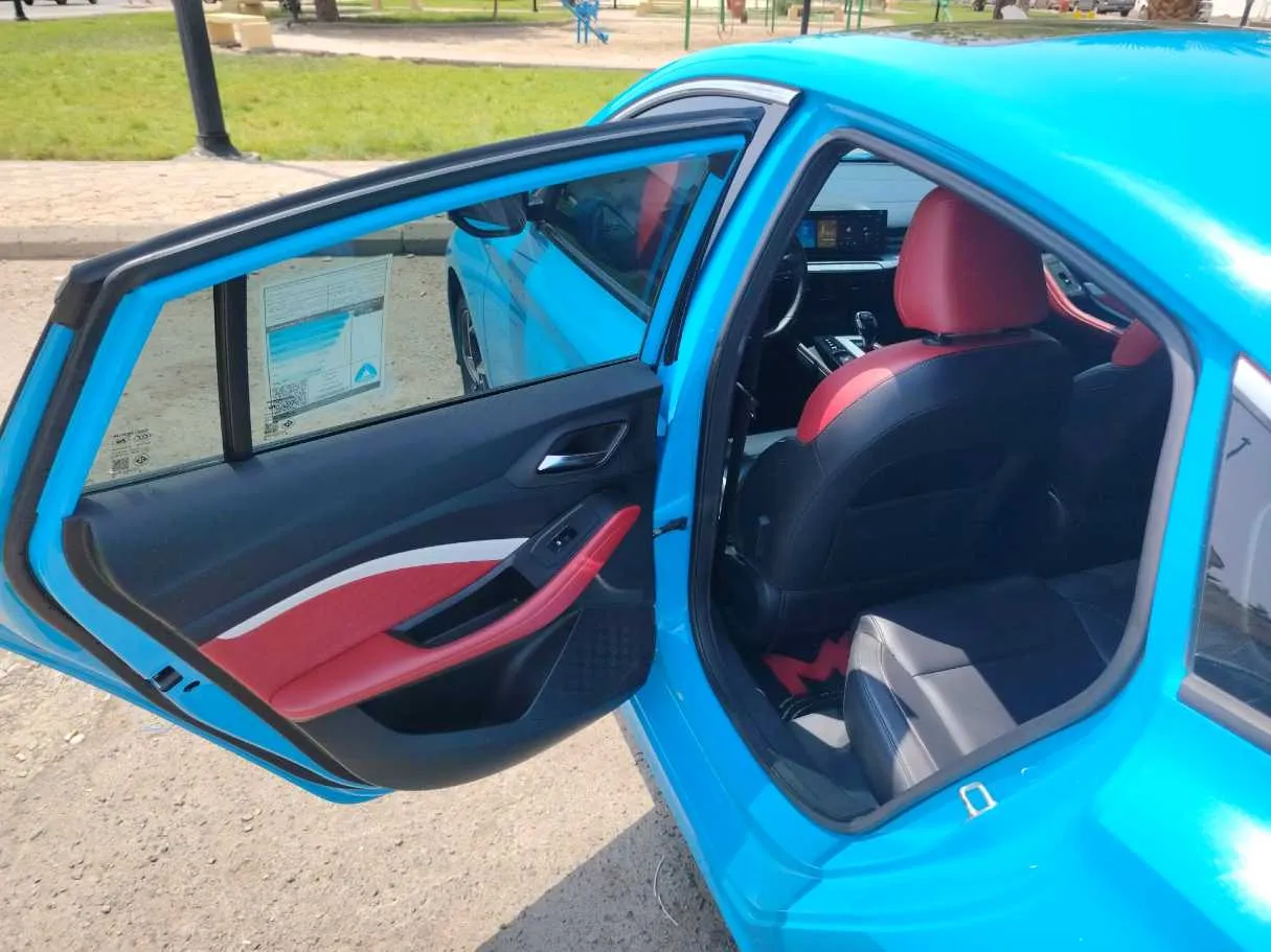 Car image 16