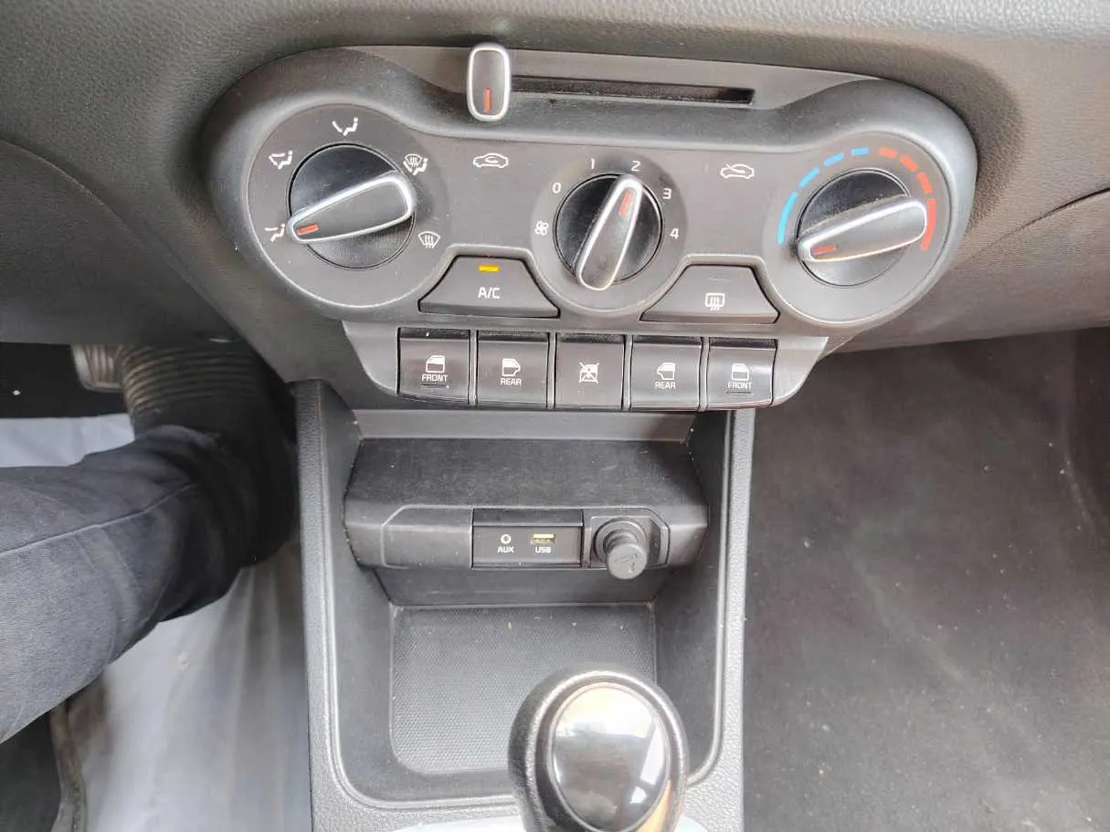 Car image 24