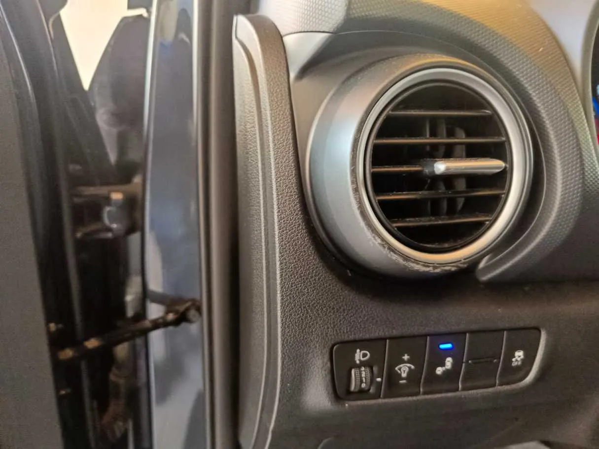 Car image 27