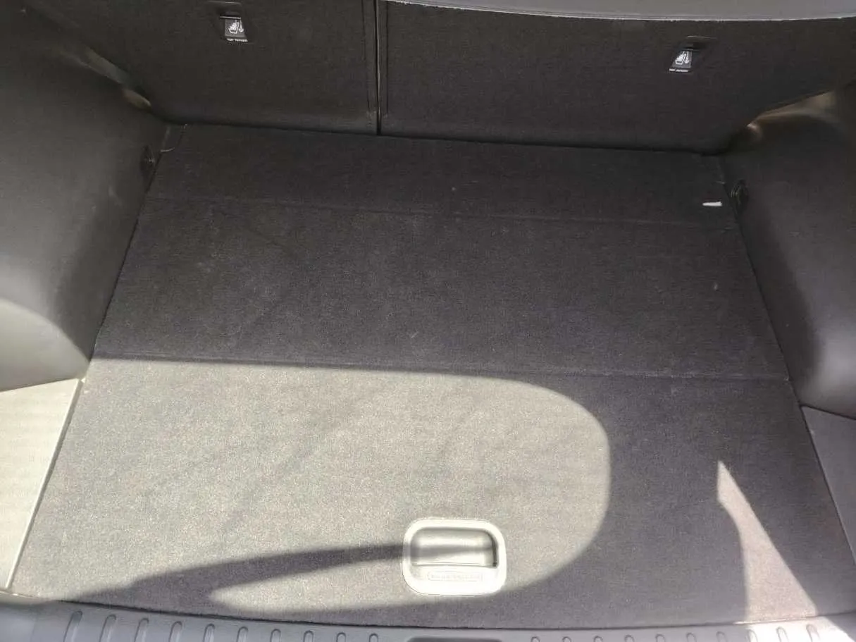 Car image 28