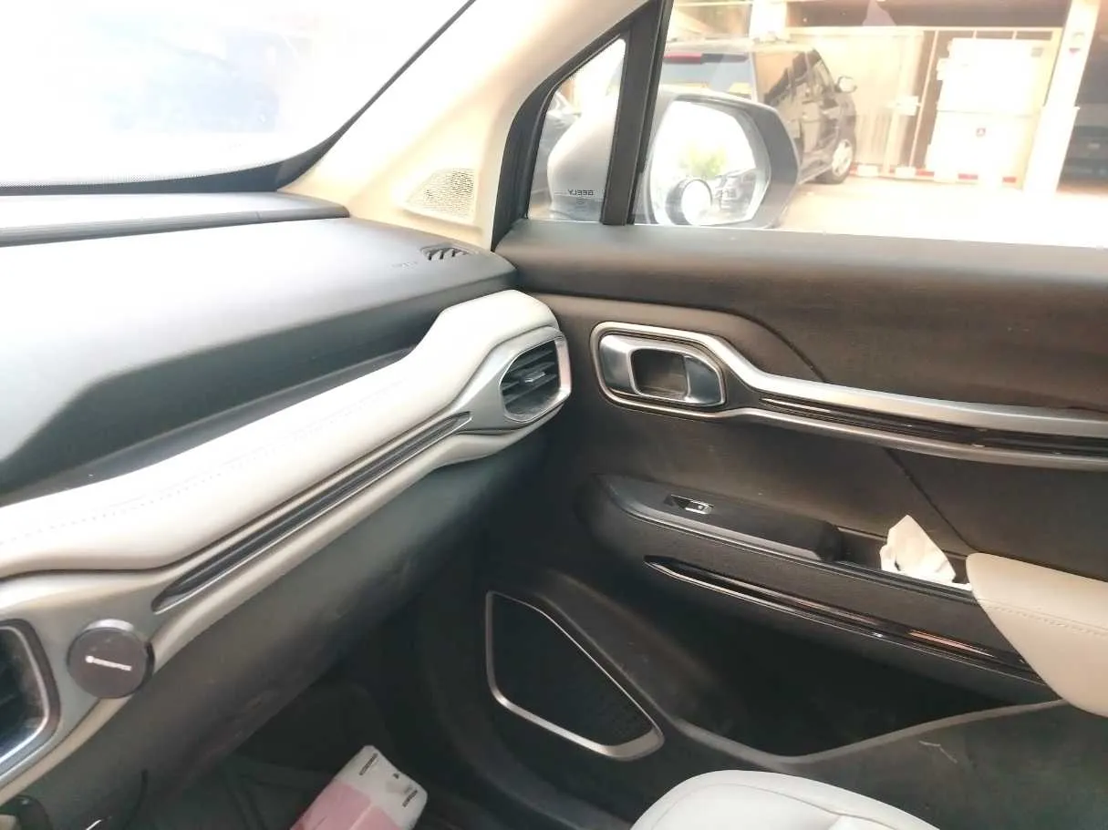 Car image 32