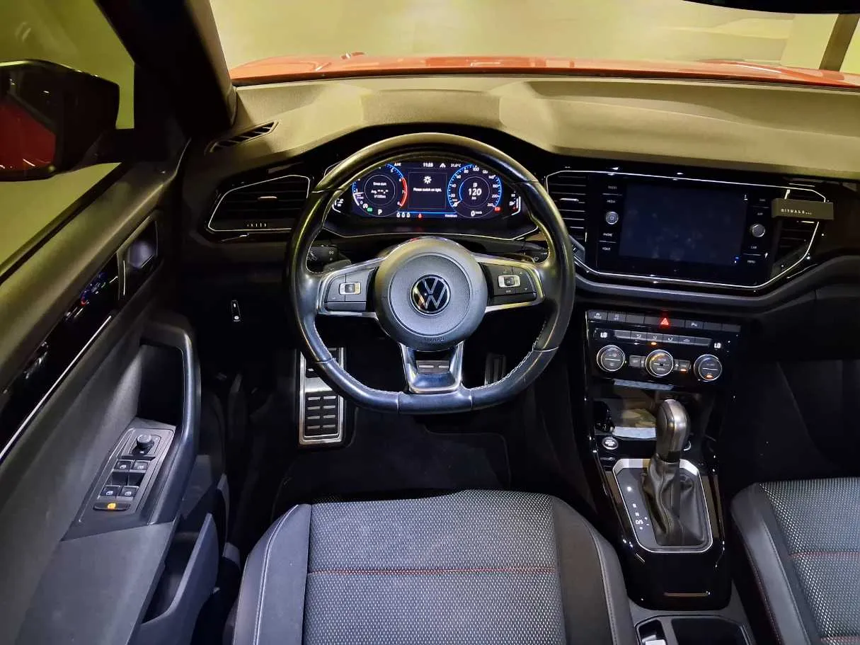 Car image 18