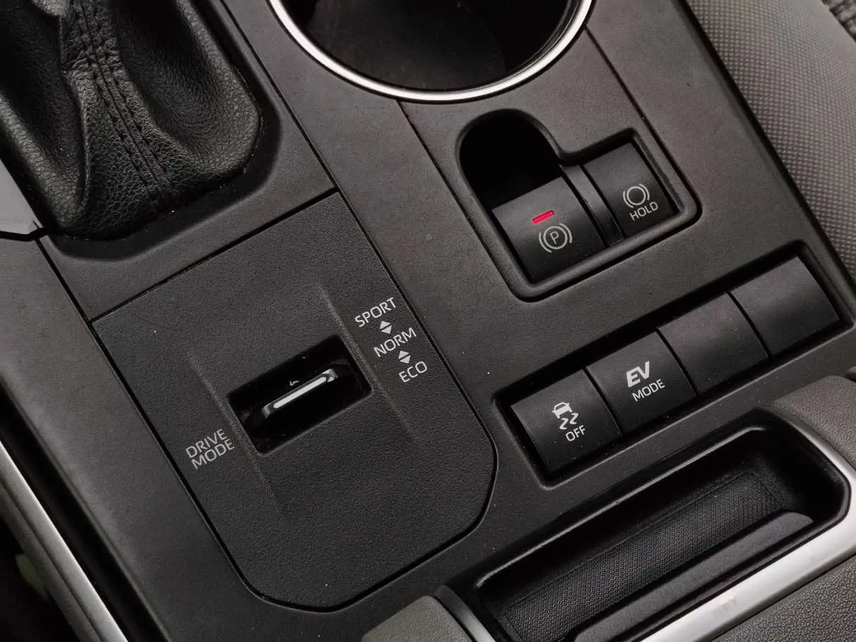 Car image 26