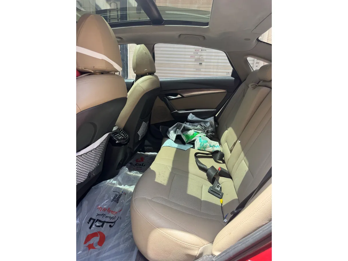 Car image 13