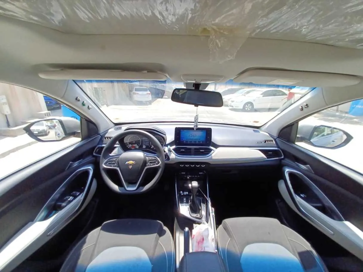 Car image 13