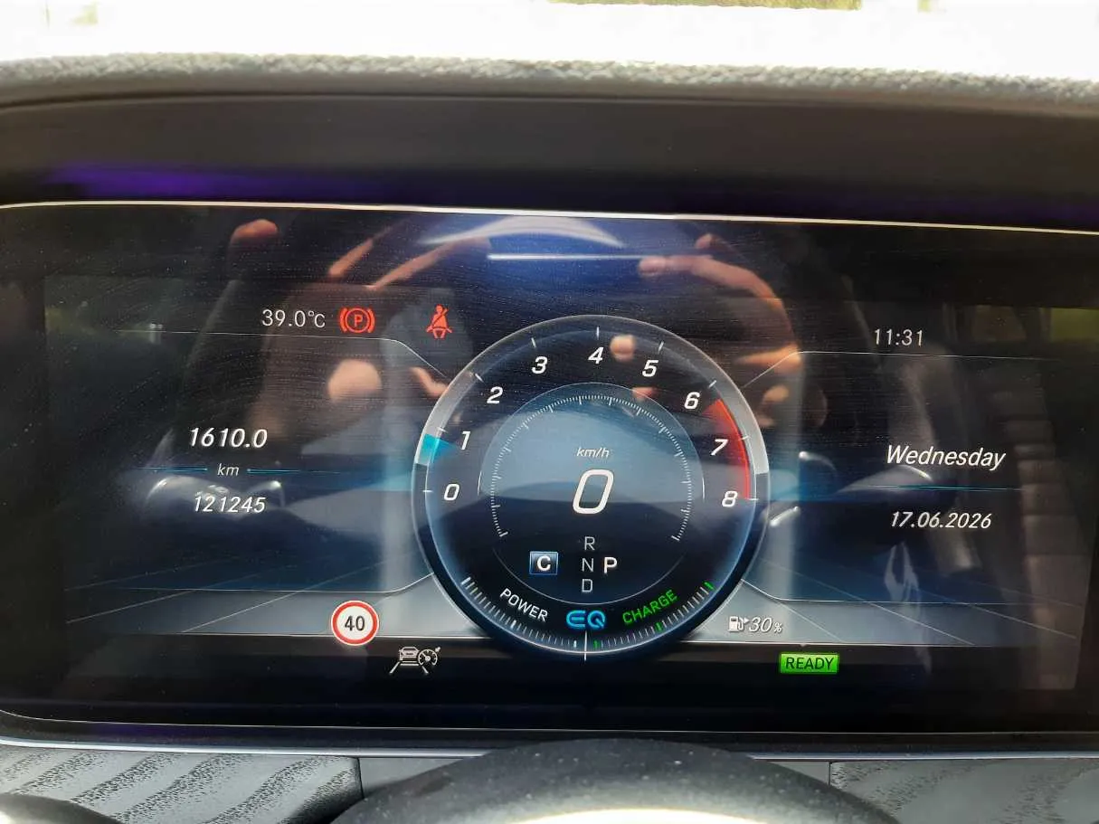 Car image 18