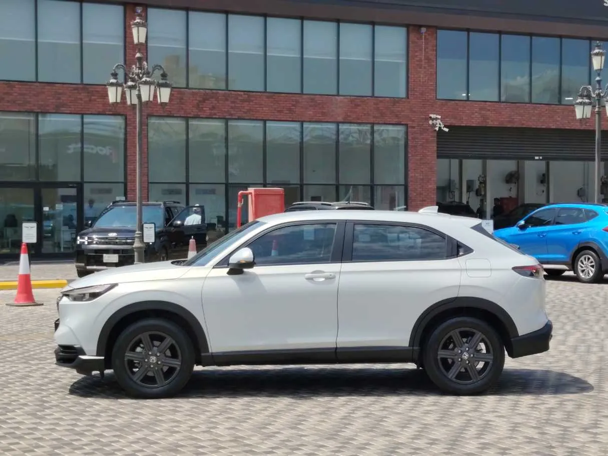 Car image 8