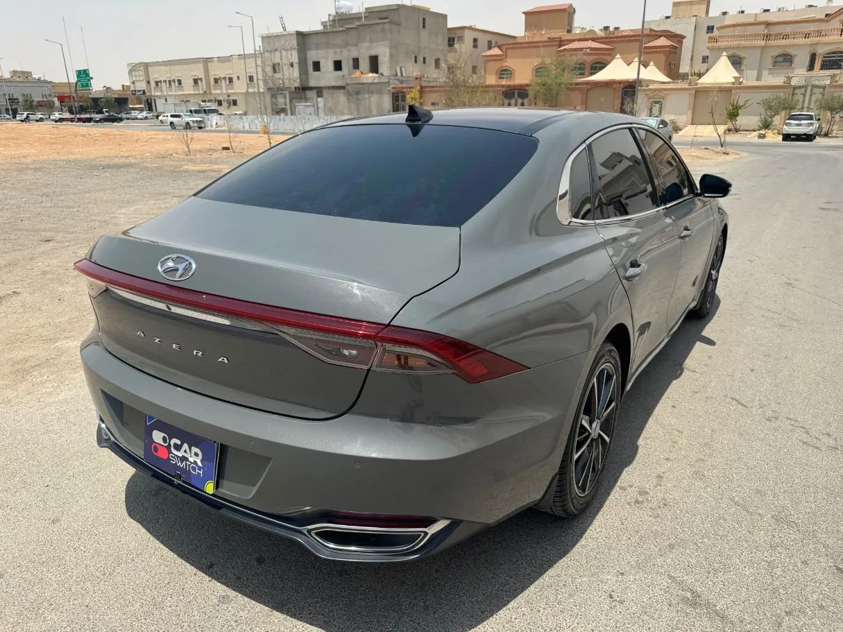 Car image 5