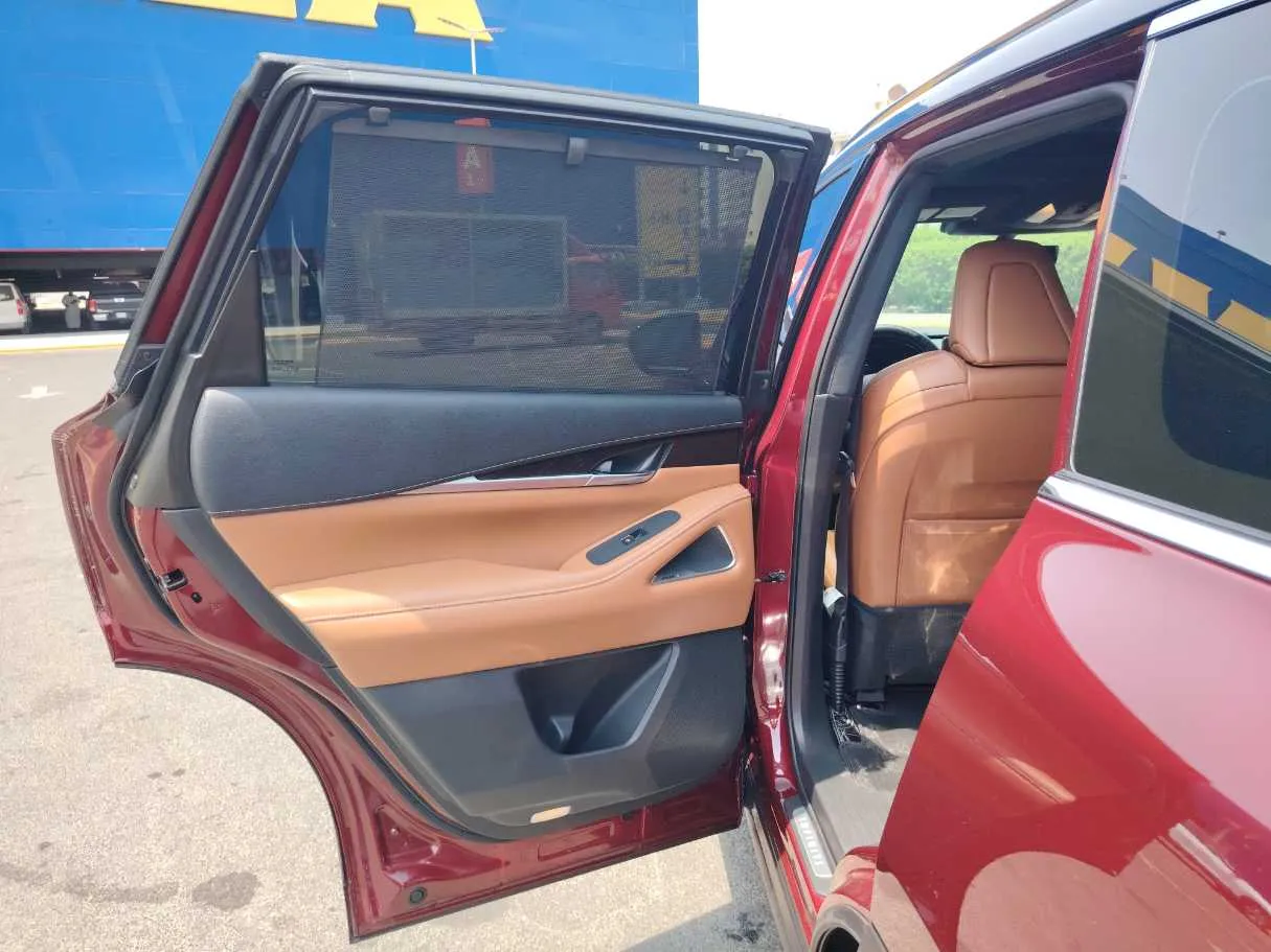 Car image 14