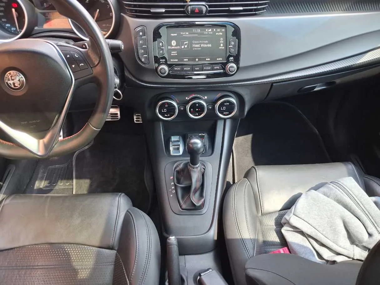 Car image 16
