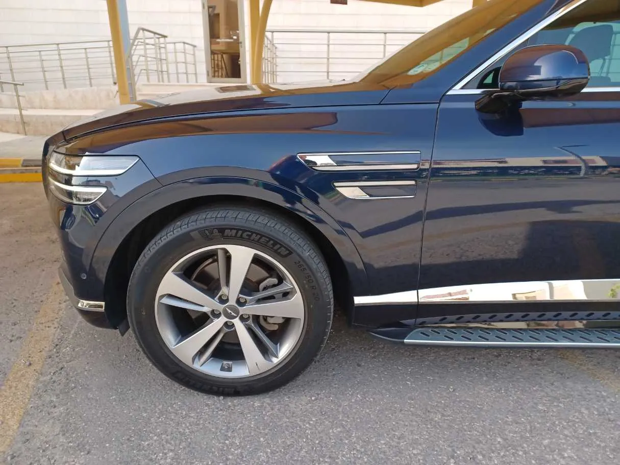 Car image 9