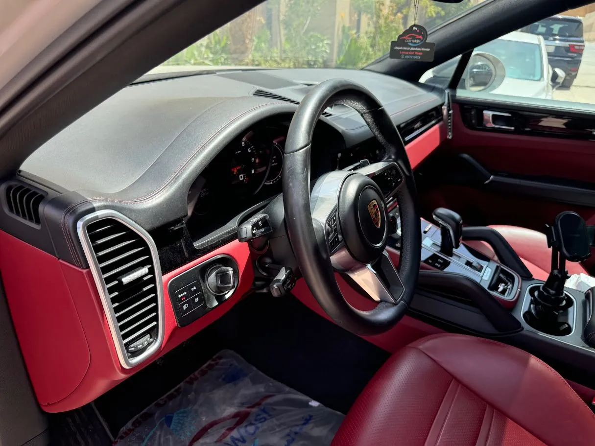 Car image 13