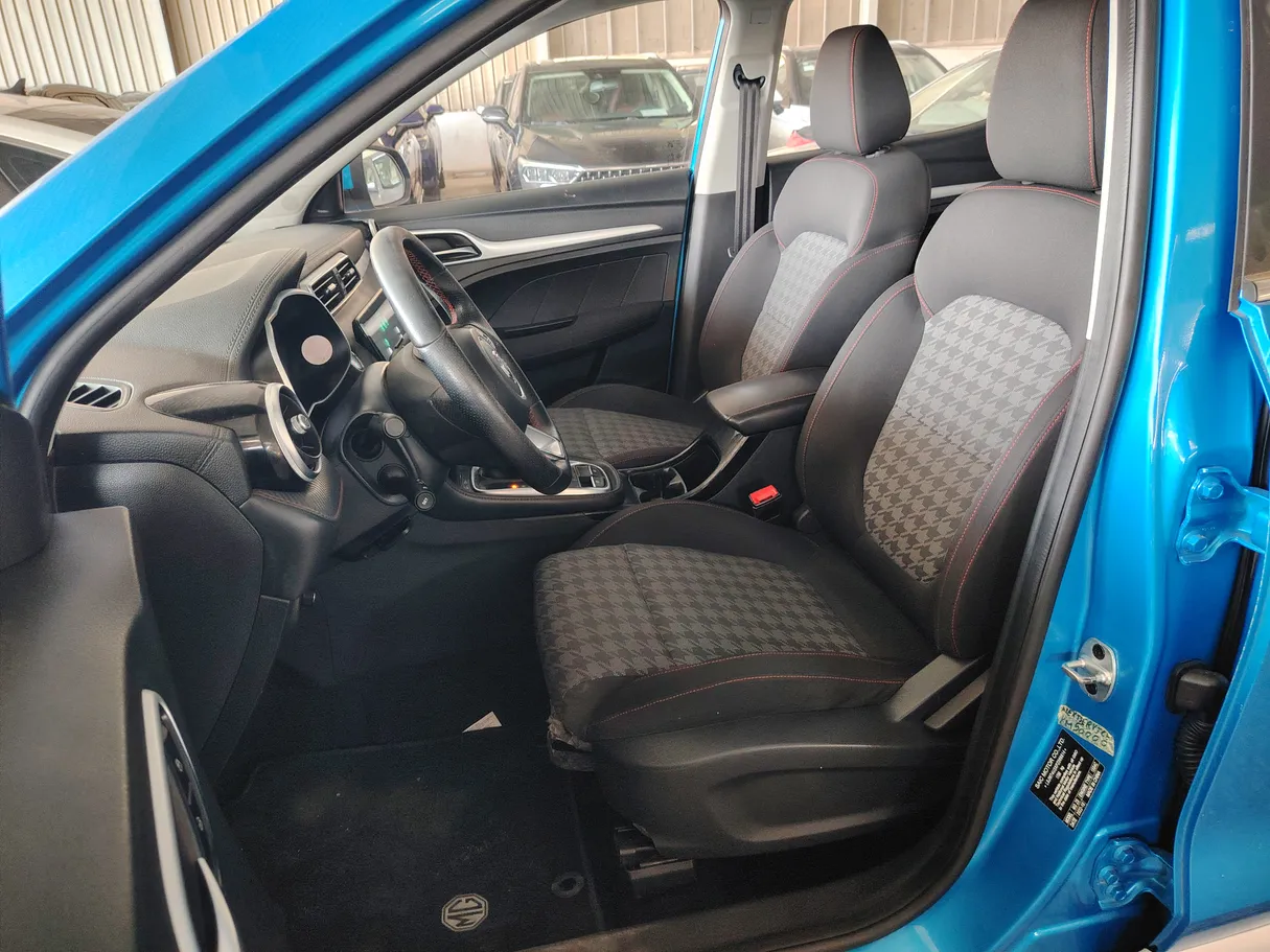 Car image 14