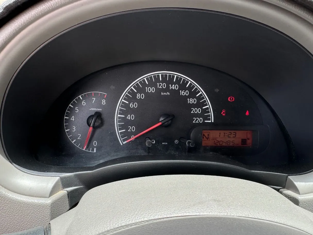 Car image 19