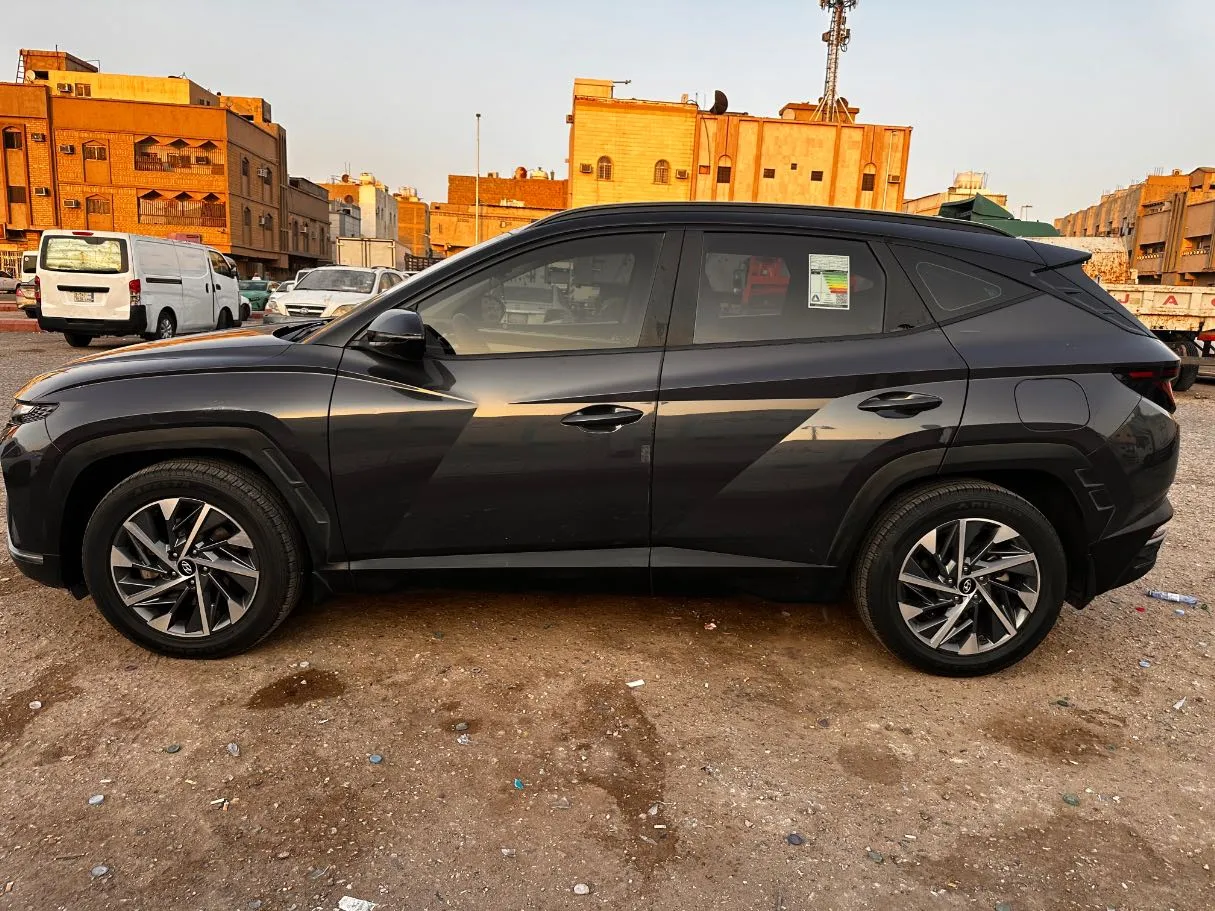 Car image 8
