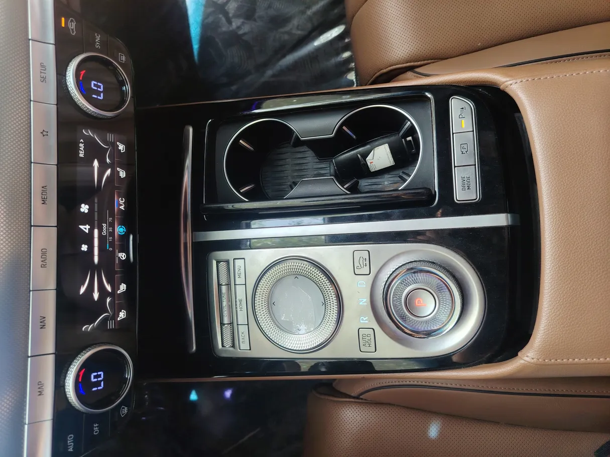 Car image 20