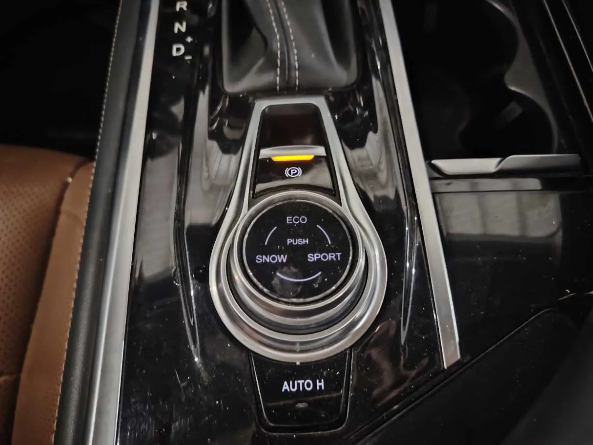 Car image 26