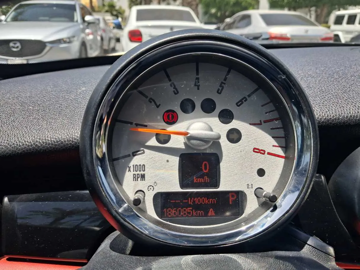 Car image 16