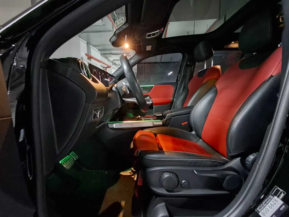 Car image 12