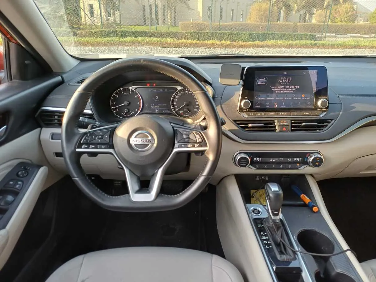 Car image 16