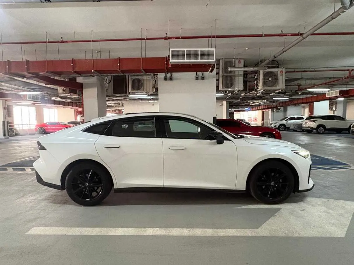 Car image 8