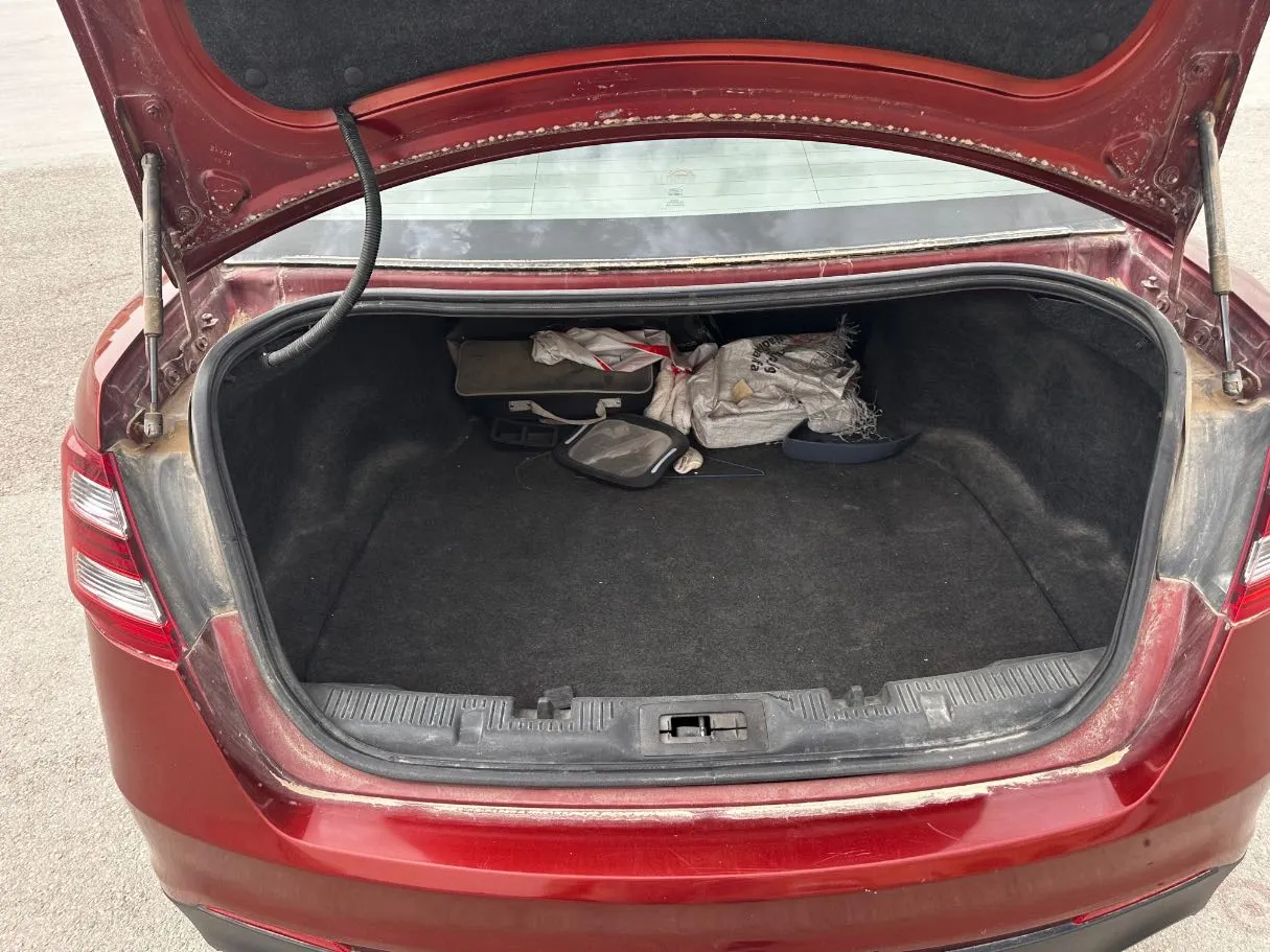 Car image 21