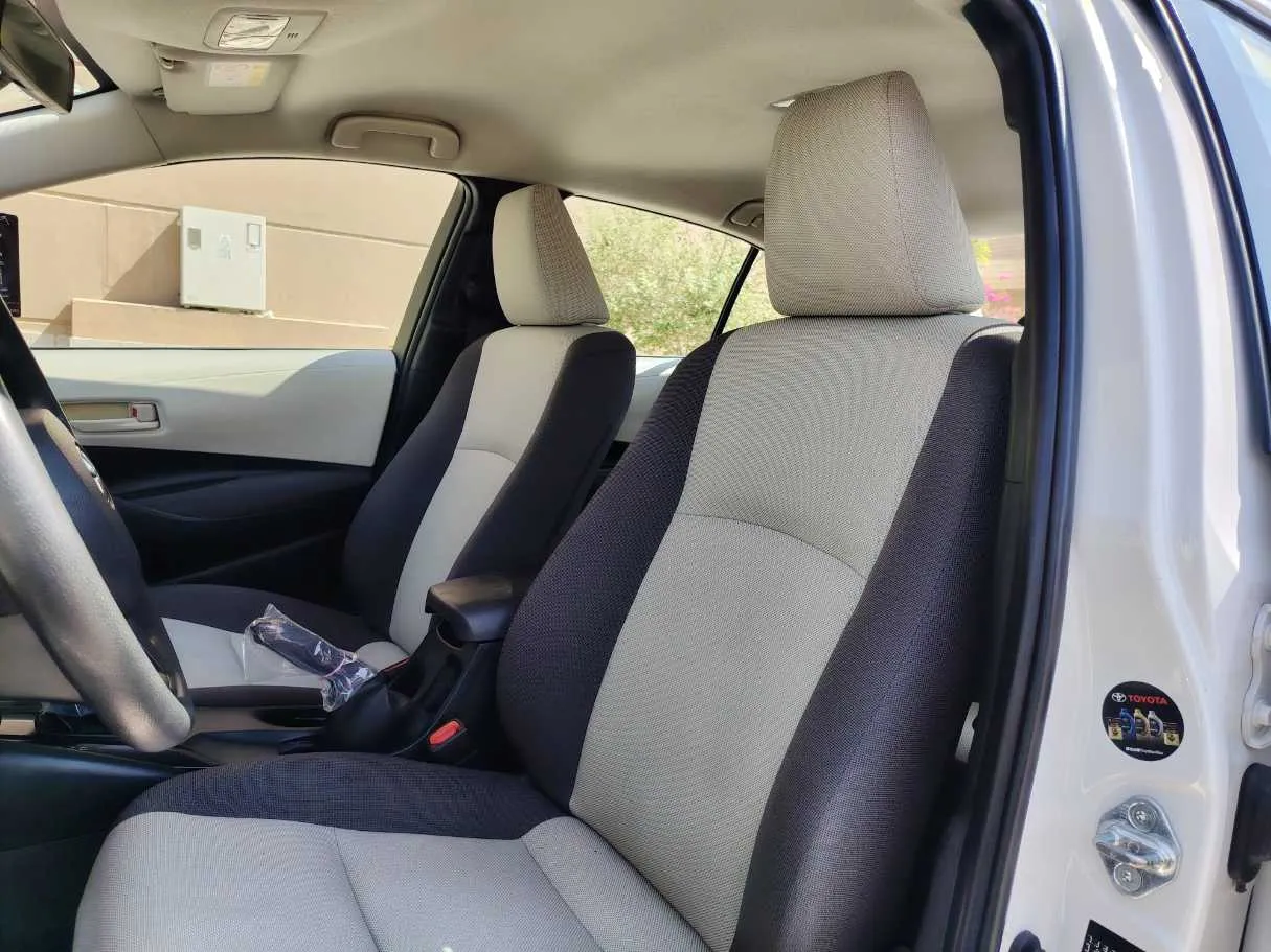 Car image 12