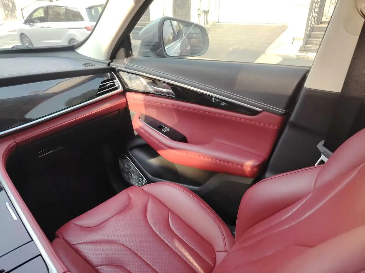 Car image 23