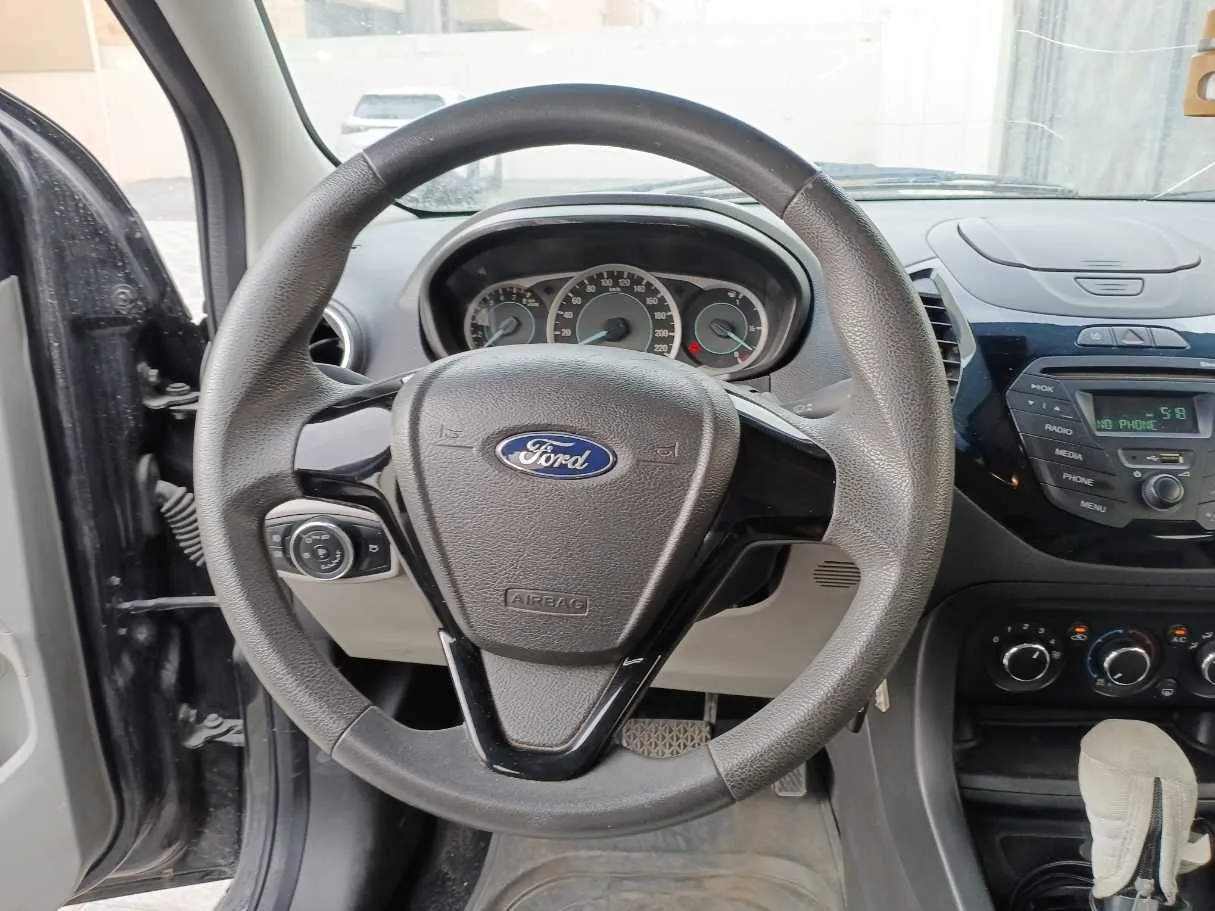 Car image 17