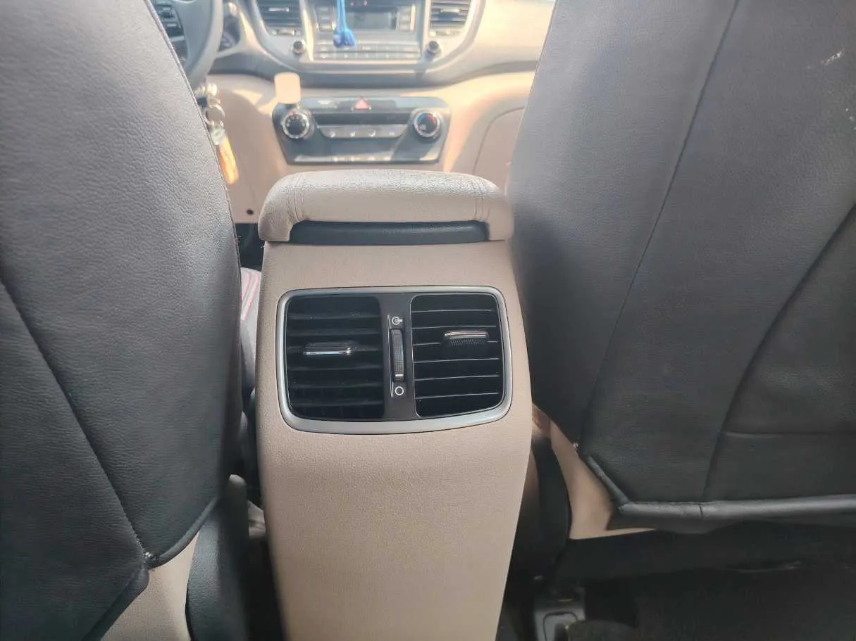 Car image 27