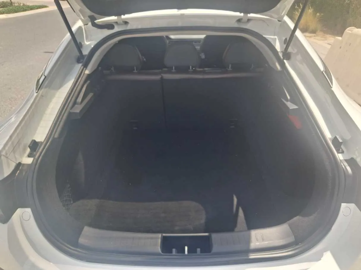 Car image 18