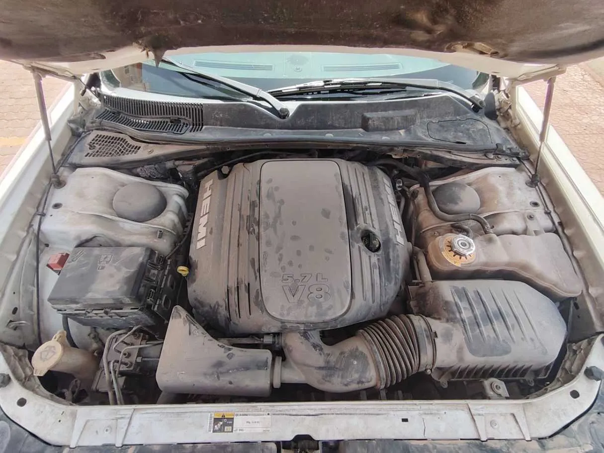 Car image 32