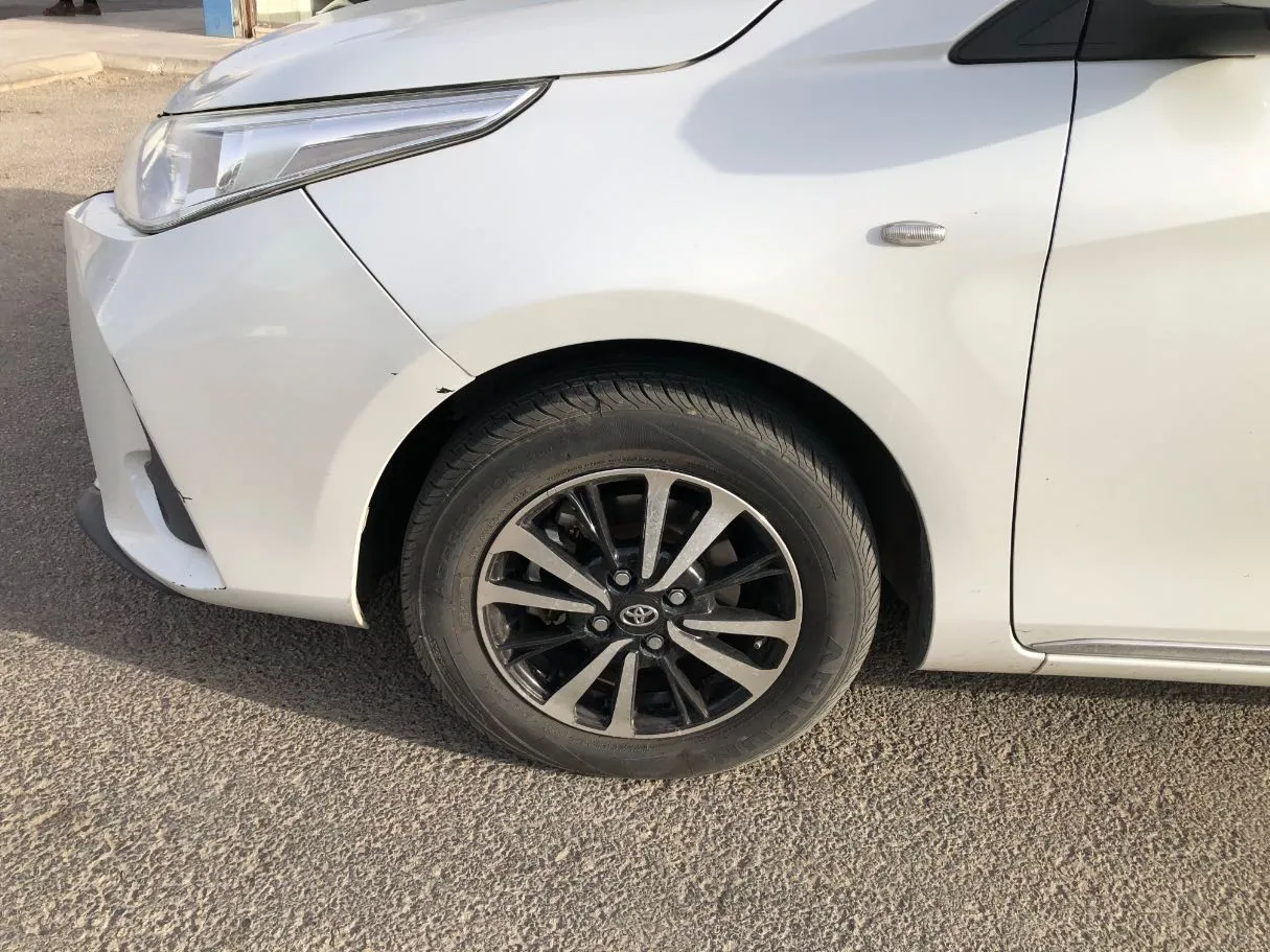 Car image 9