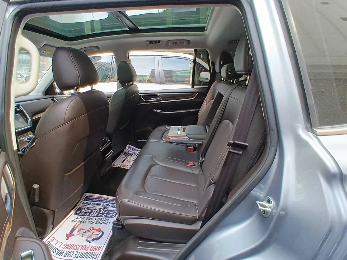 Car image 13