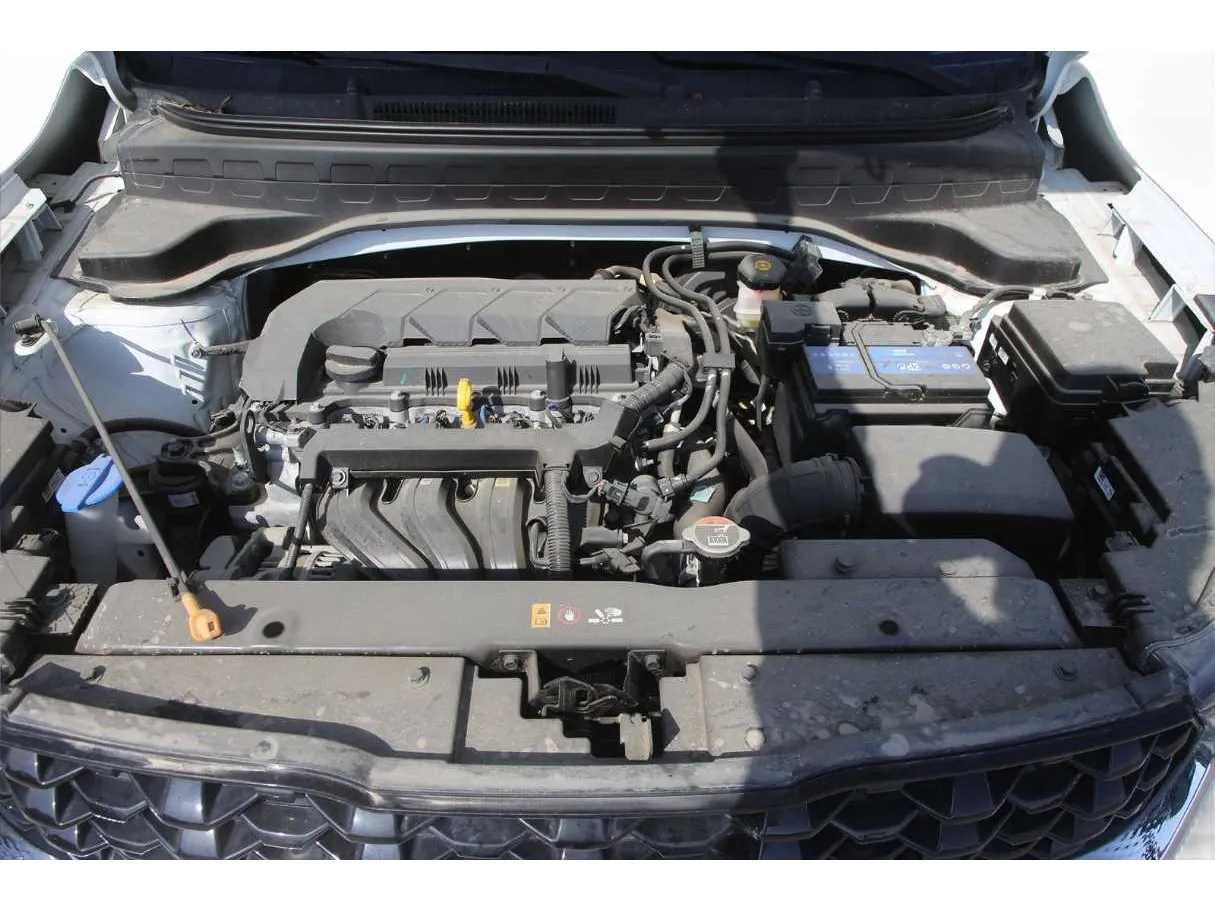 Car image 13