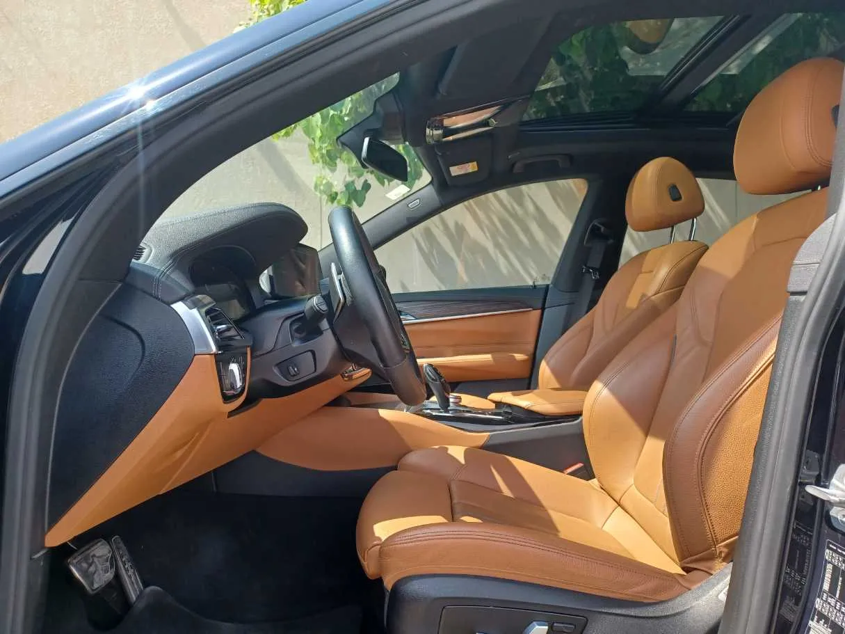 Car image 12