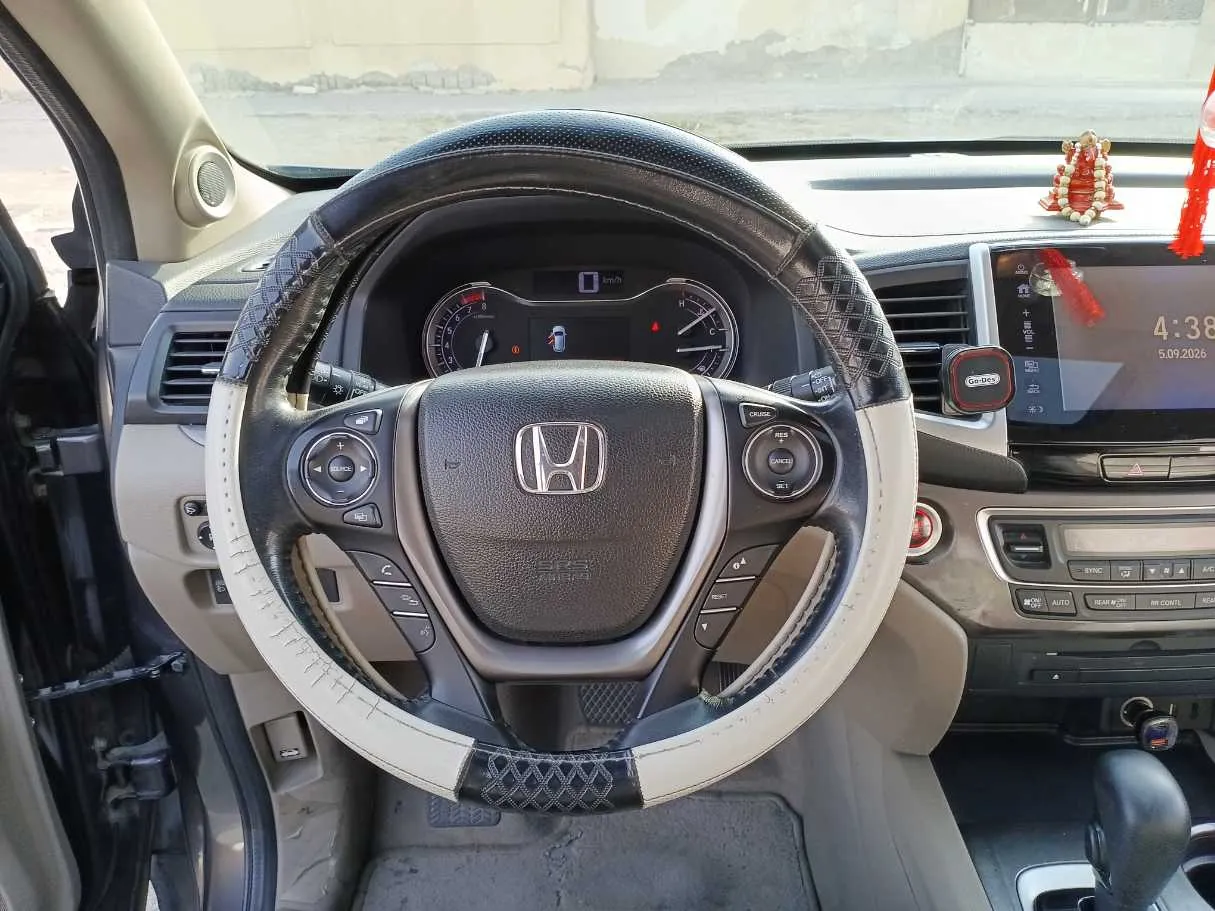 Car image 16