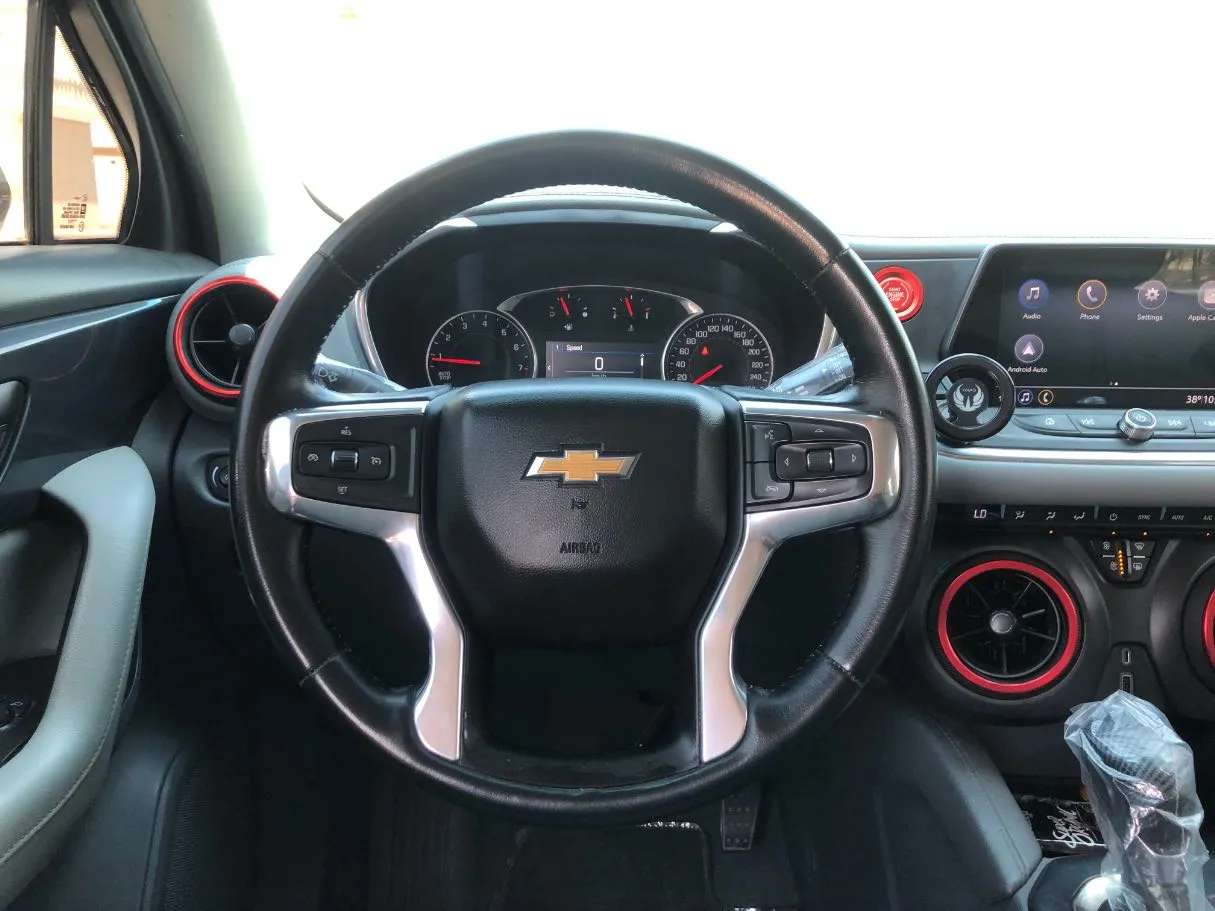 Car image 18