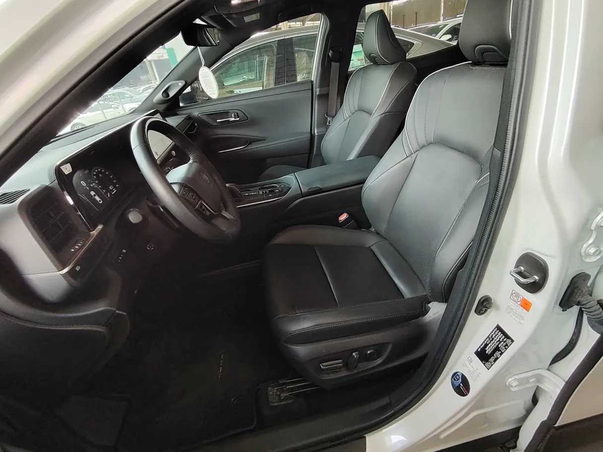 Car image 15