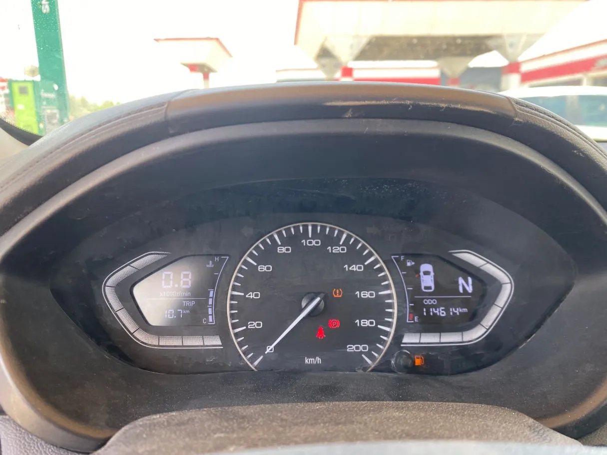 Car image 16