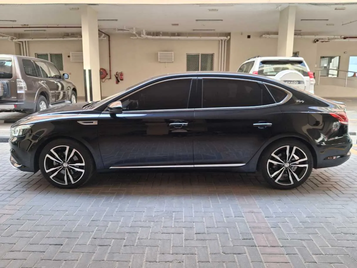 Car image 4