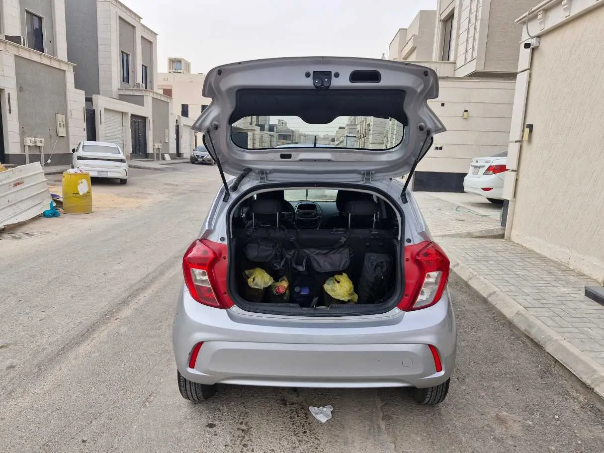 Car image 18