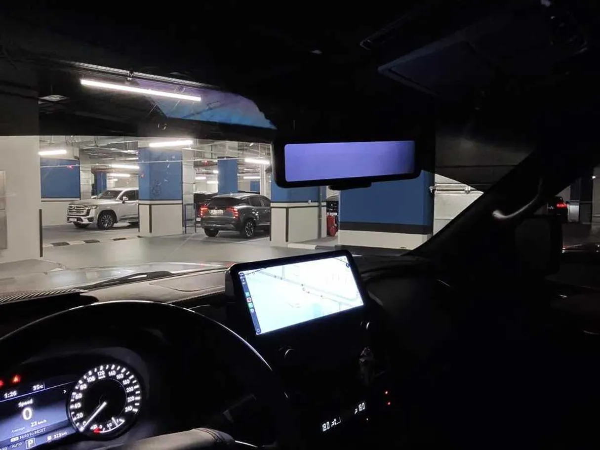 Car image 10